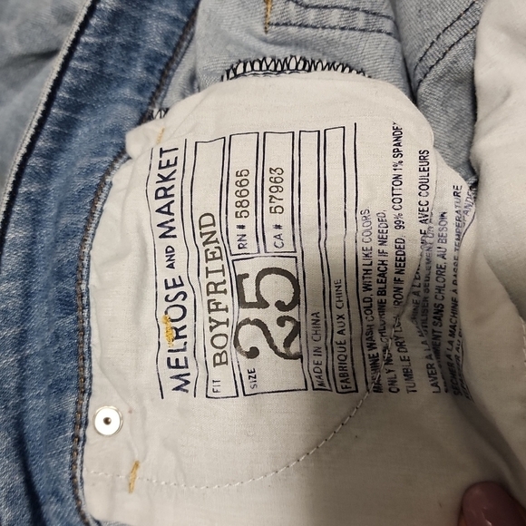 Melrose and Market Distressed Boyfriend Mid-rise Jeans Crop 25 Light Blue - Picture 5 of 5